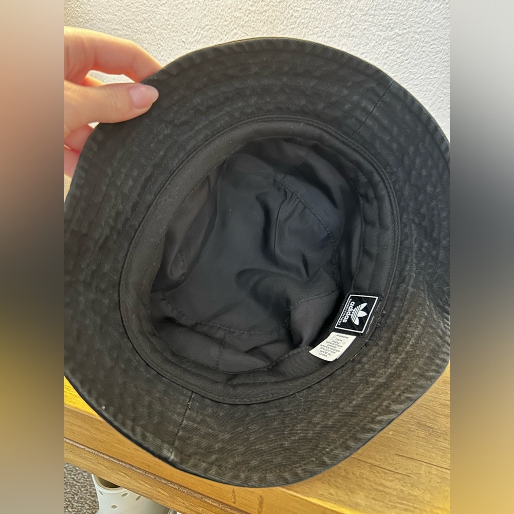 Adidas black bucket hat. Worn once. - Picture 4 of 5
